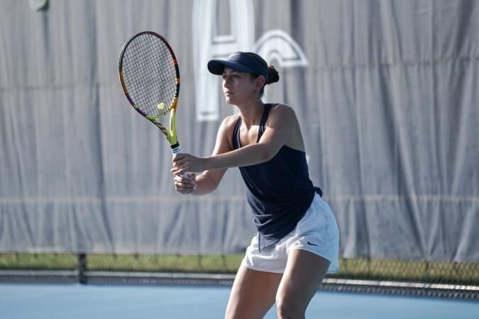 Women's tennis conquers Illinois Wesleyan