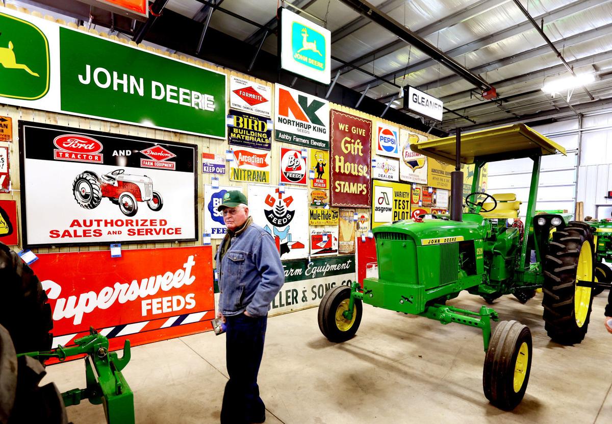 Photos Mecum Gone Farmin' Tractor Auction Business & Economy