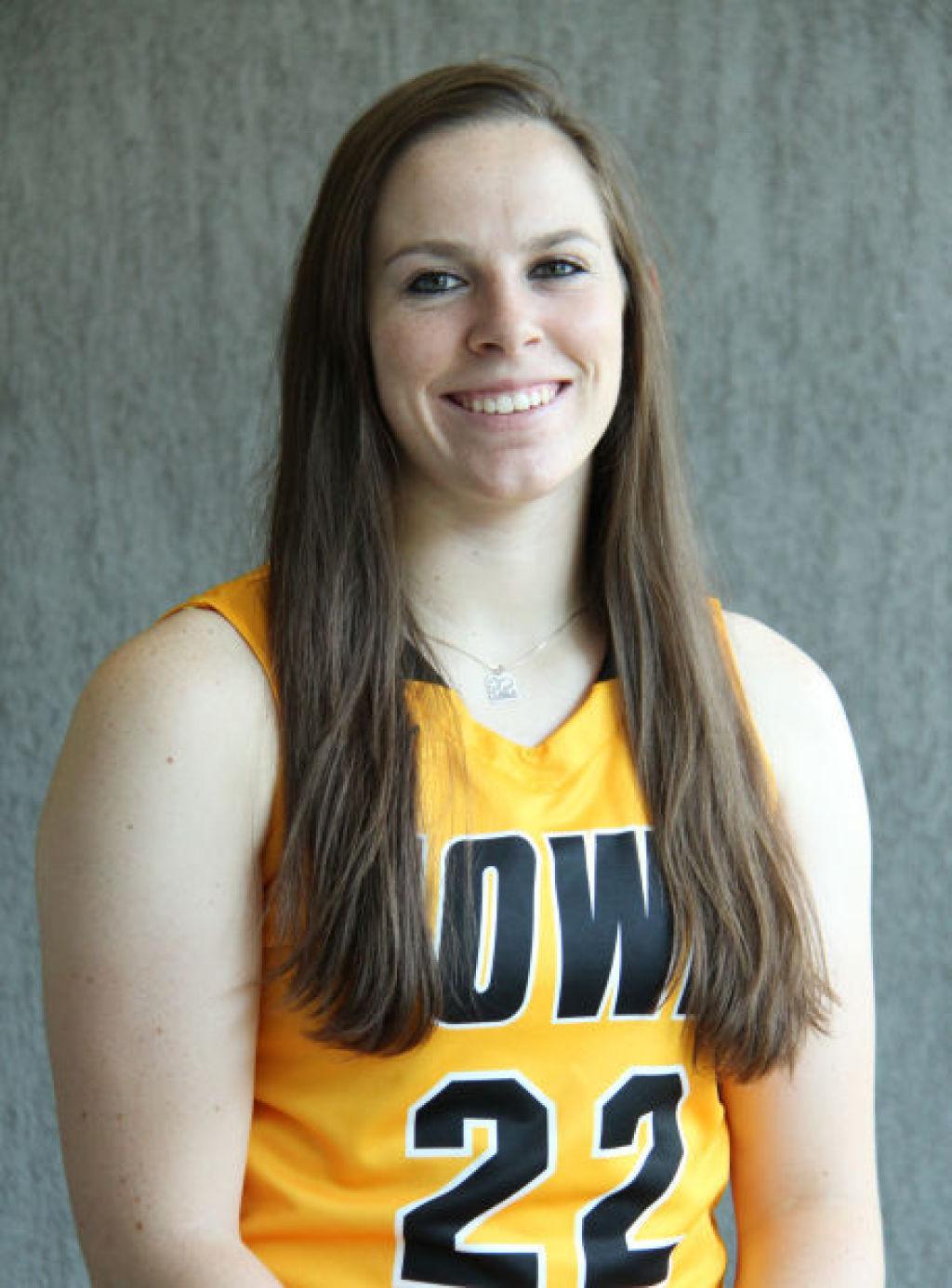 Logic Sisters Preparing For The Memory Of A Lifetime Iowa Hawkeyes Basketball Qctimes Com