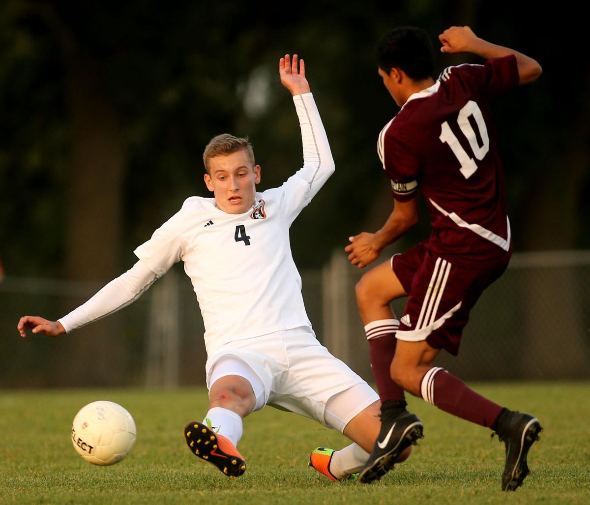 091217-UT-Moline-Boys Soccer-008