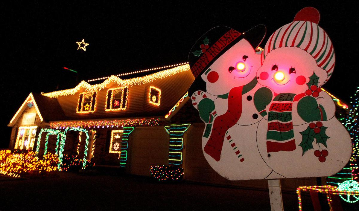 we need a little light these days so the kall christmas corona christmas light show