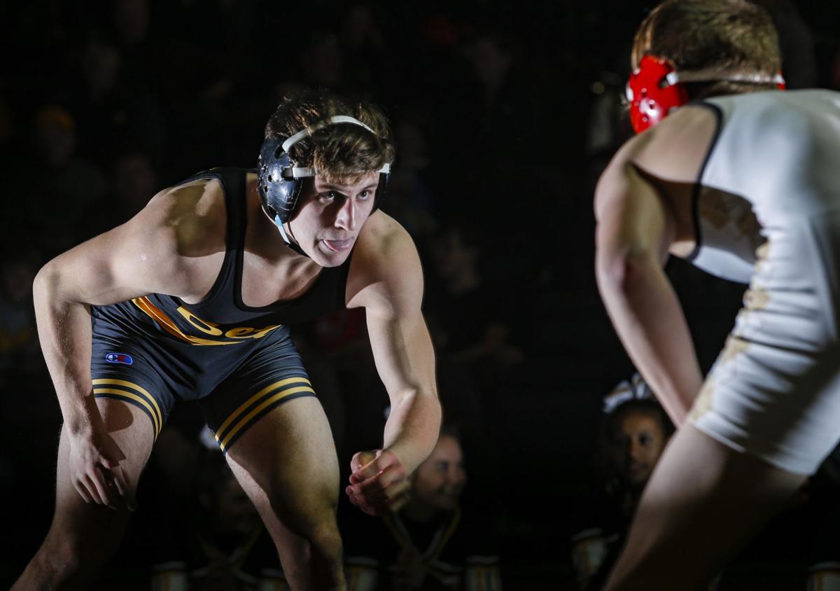 011117-BETTENDORF-WRESTLING-001.jpg