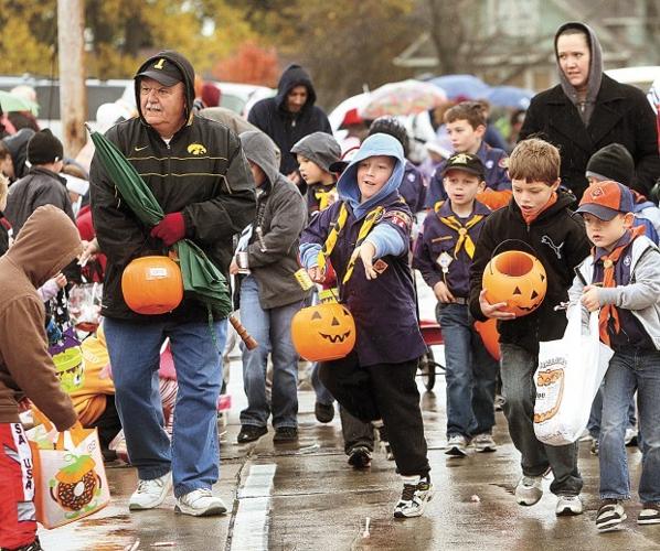 Soggy Bettendorf parade still delights children