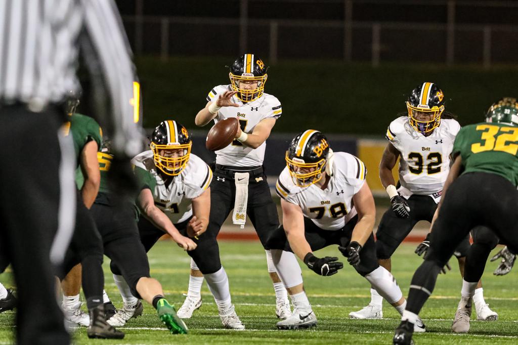 Cougars Running Game Punishes Bulldogs High School Football