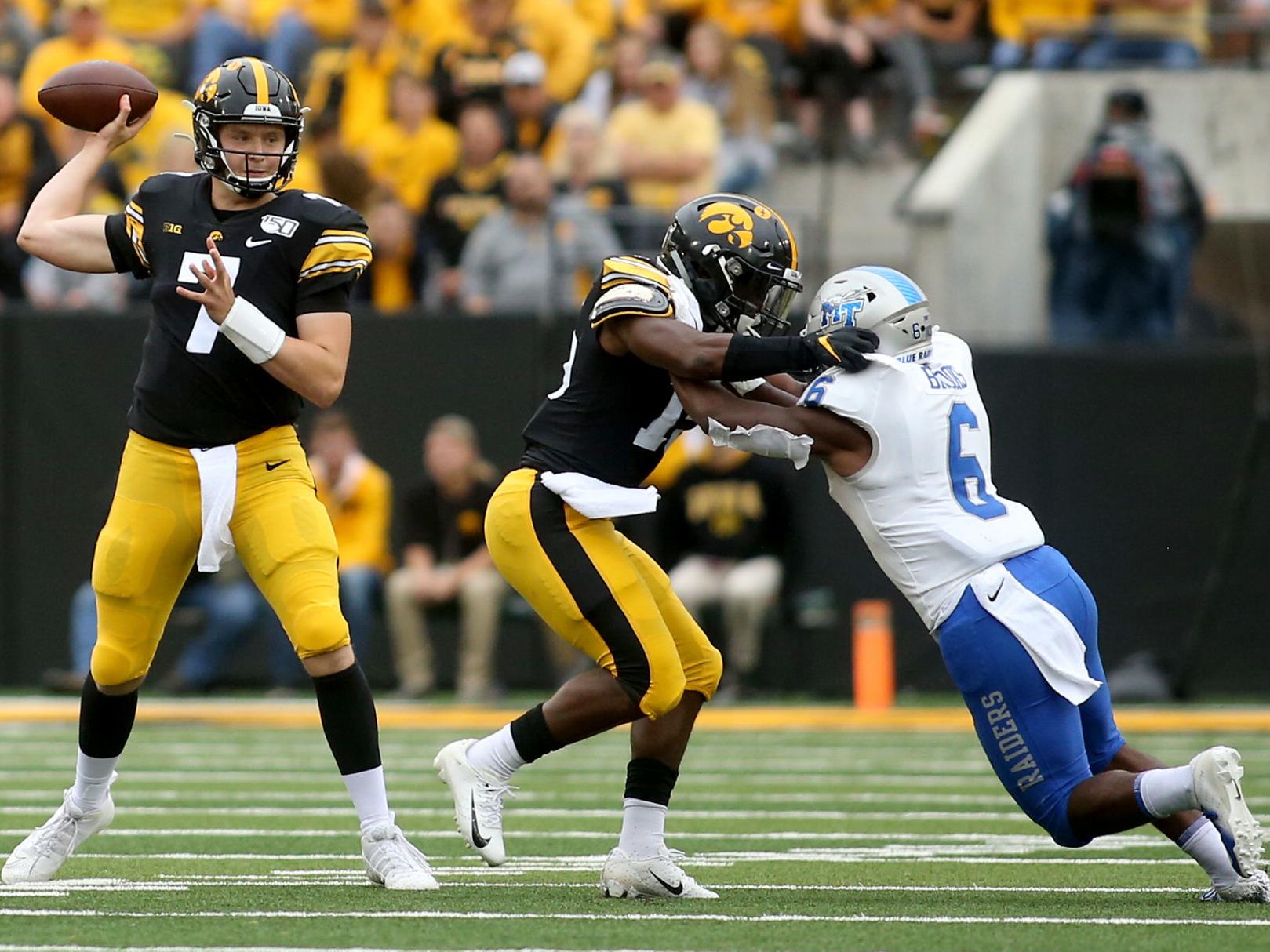First Impressions Hawkeye Quarterbacks Hawkmaina Qctimes Com
