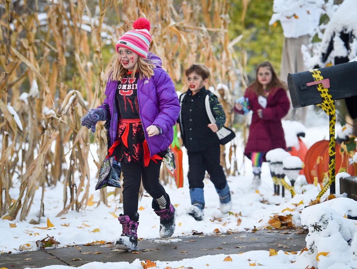 Updated Halloween Greets Trick Or Treaters With First Measurable Snowfall In The Quad Cities Local News Qctimes Com