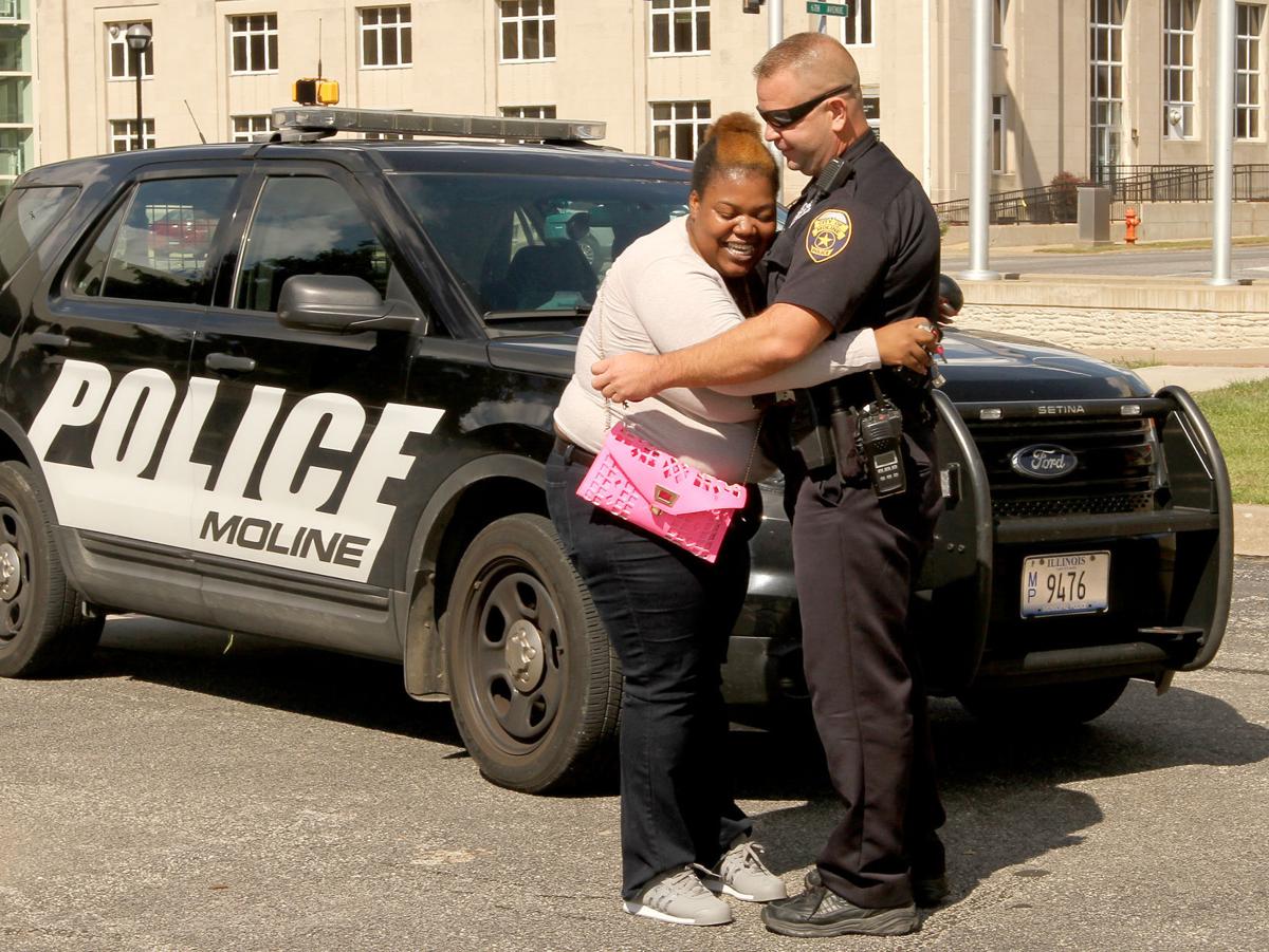 Moline police officer pays it forward Local News