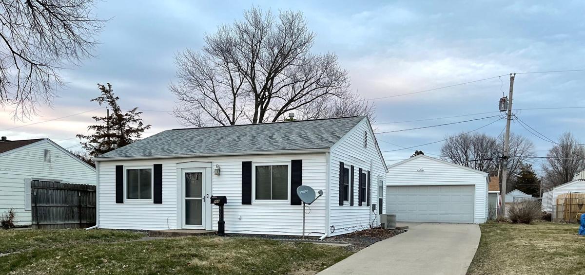 966 40th Street in Moline