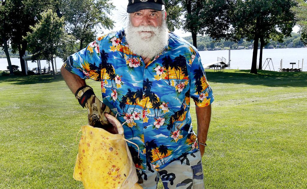 Davenport Angler Lands 55 Pound Catfish Near Credit Island Local News Qctimes Com