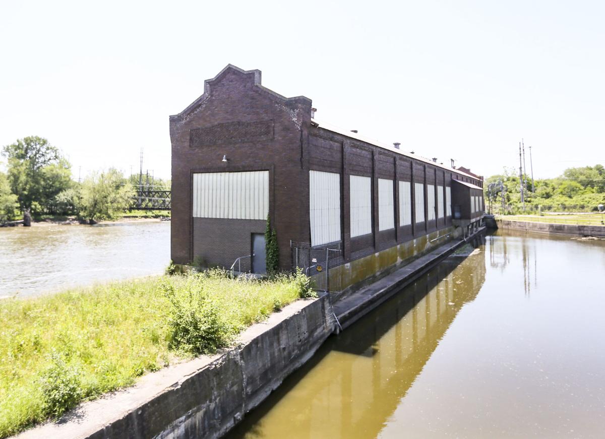 060421-qc-nws-hydroplant.JPG