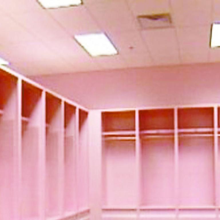 Kinnick Stadium S Pink Visitors Locker Room Gets Critical