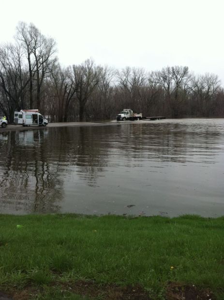 Credit Island Bait Shop owner builds flood wall