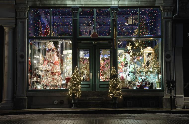 FOT W7-Mon Christmas Store Front_Hero