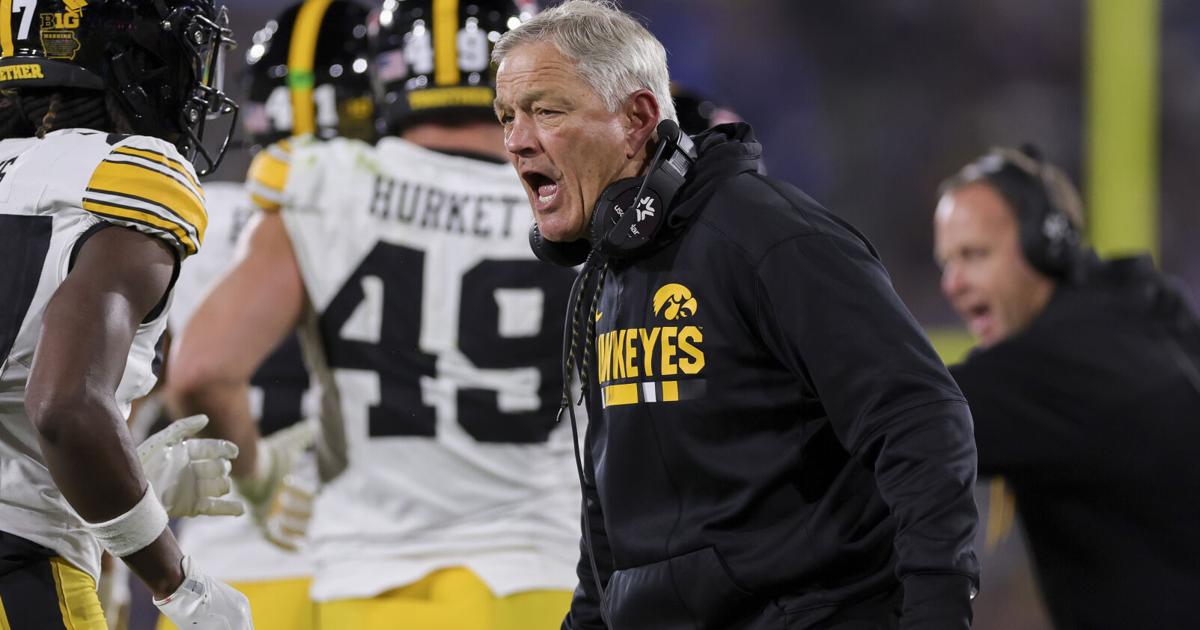 Second-quarter miscues, QB injury kill Iowa in loss to UCLA
