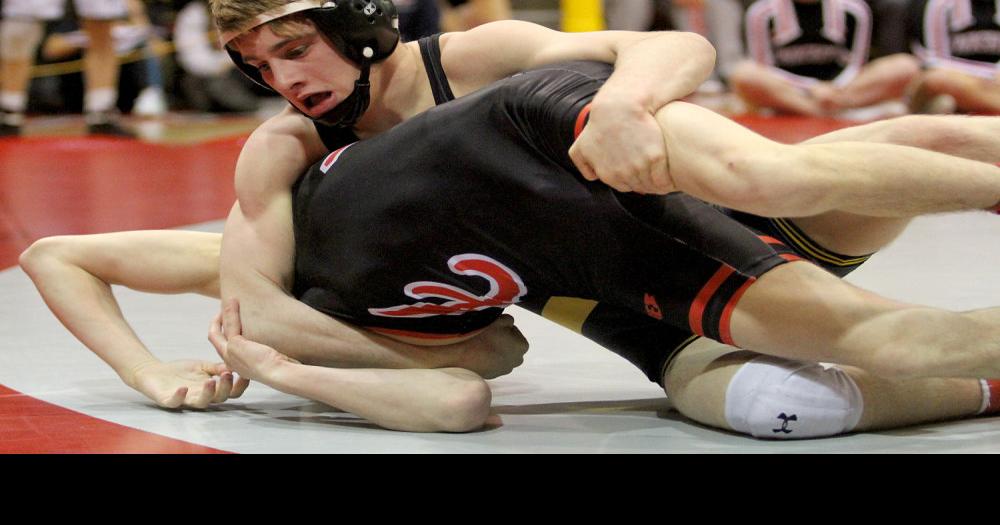 Iowa district wrestling capsules