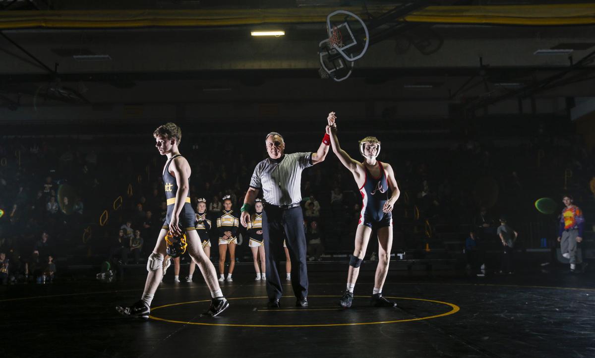 011117-BETTENDORF-WRESTLING-003.jpg