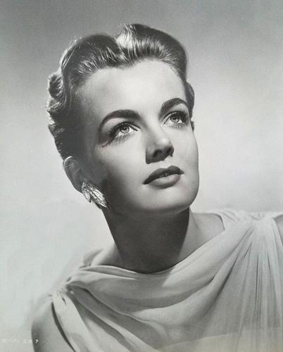 Joanna Barnes 02 = Columbia 1956.jpg