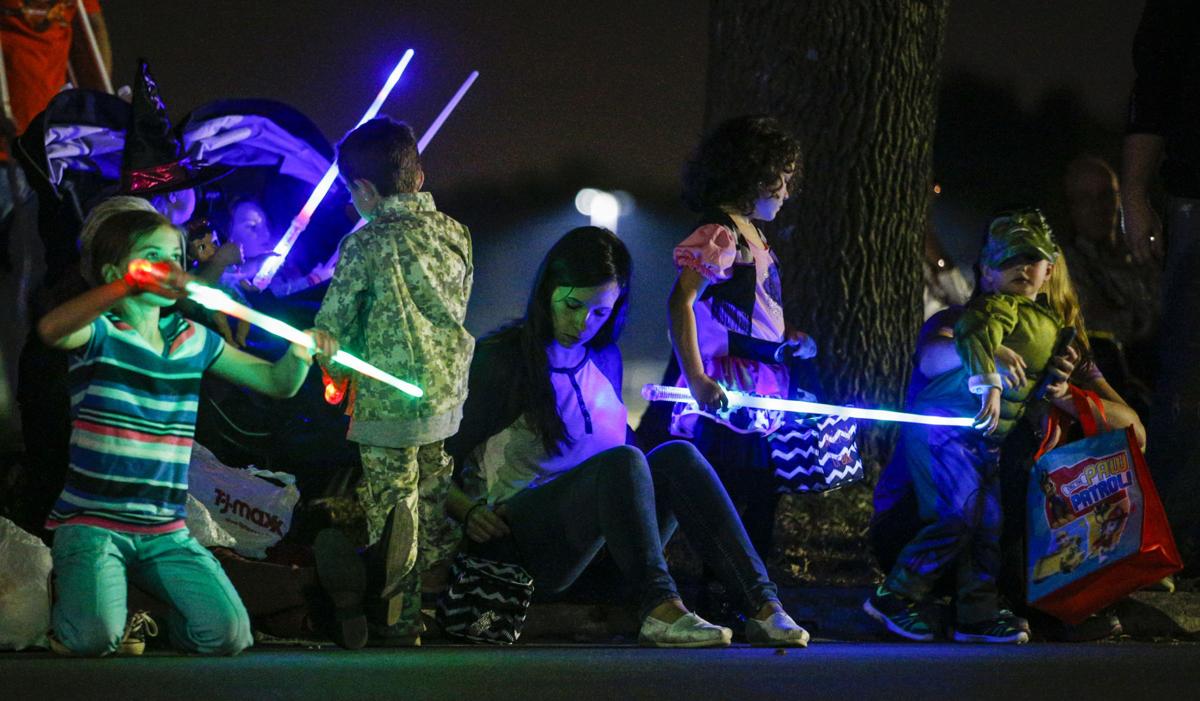 102916-BETTENDORF-HALLOWEEN-004.jpg