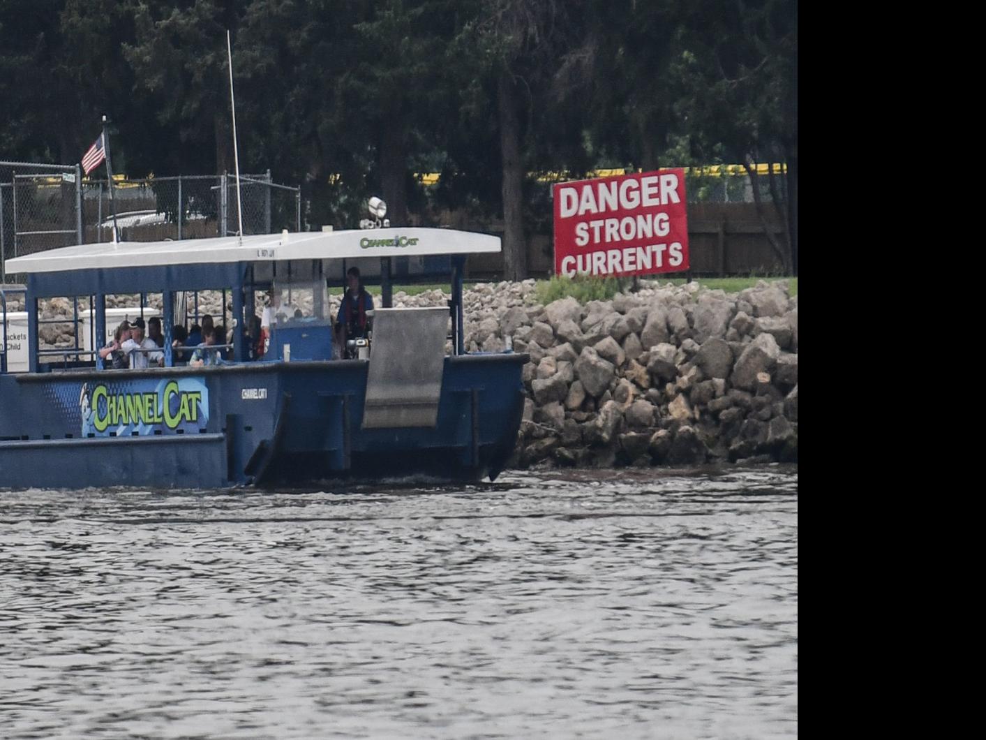 Channel Cat Gets Hung Up On Wing Dam Local News Qctimes Com