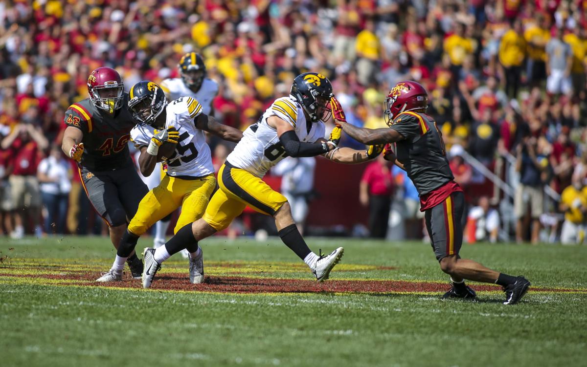 090917-HAWKEYE-FOOTBALL-023