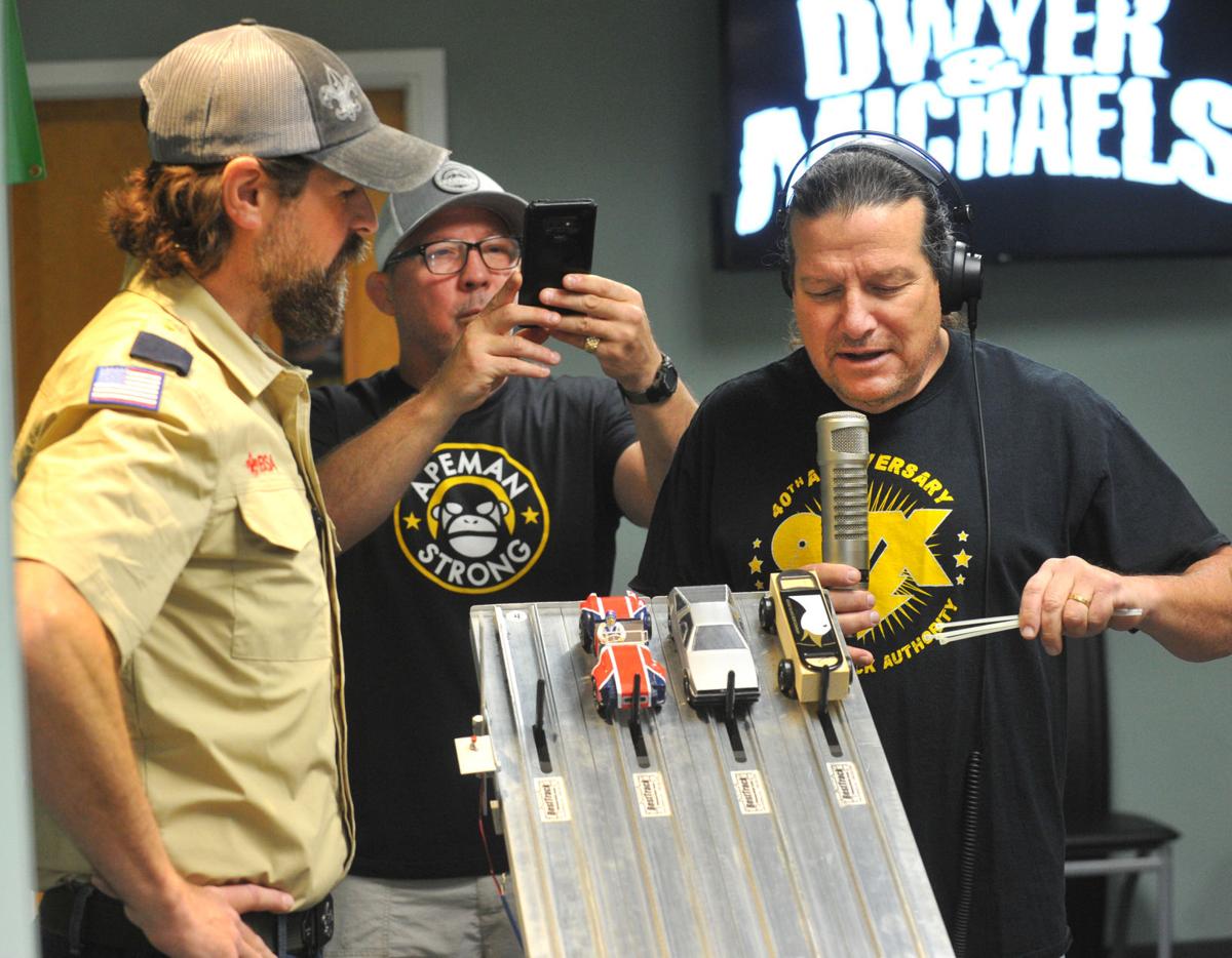 Photos Dwyer and Michaels 97X Celebrity Pinewood Derby