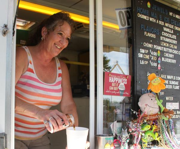 Kissimmee Collector Makes Ice Cream The Old-Fashioned Way -- Hit and Miss