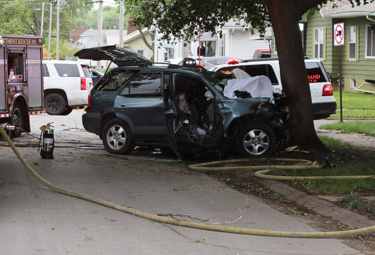Two Dead After Suv Crash In Rock Island Local News Qctimes Com