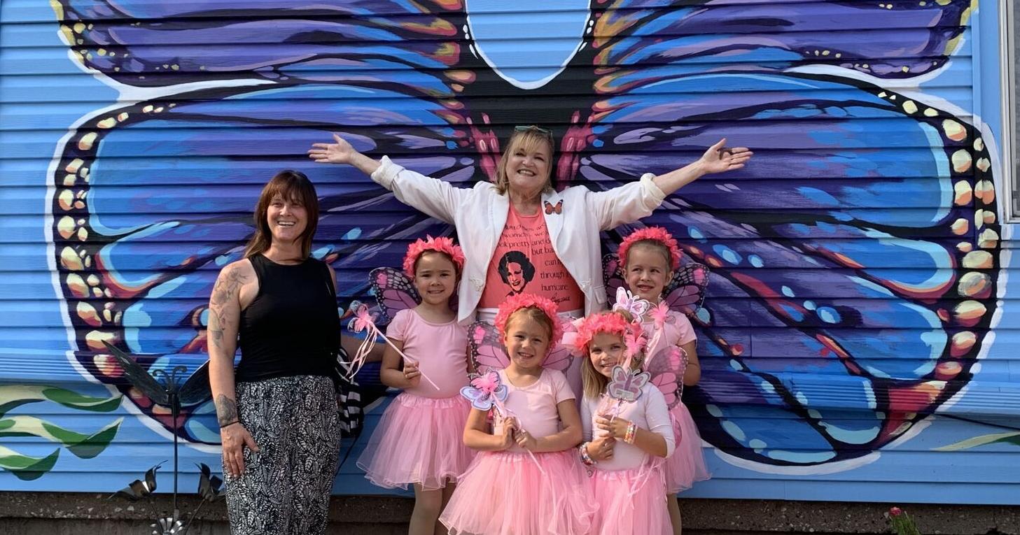 Mural attracts butterfly fever at Aunt Hattie's in LeClaire - Vimarsana News