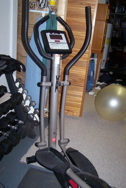 Eclipse 4100 elliptical trainer with heart rate controls image 1