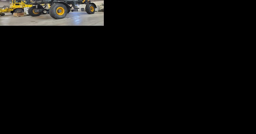 Quad-Cities airport preps for first snow storm of 2024 - Vimarsana News