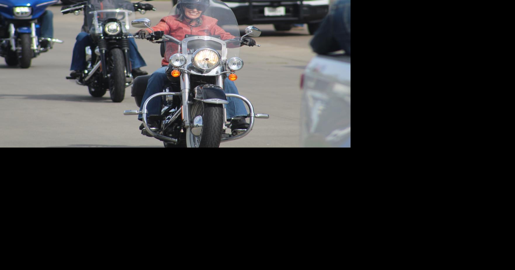 Iowa’s Joni Ernst begins her U.S. Senate farewell lap, suggests she’ll endorse Ashley Hinson