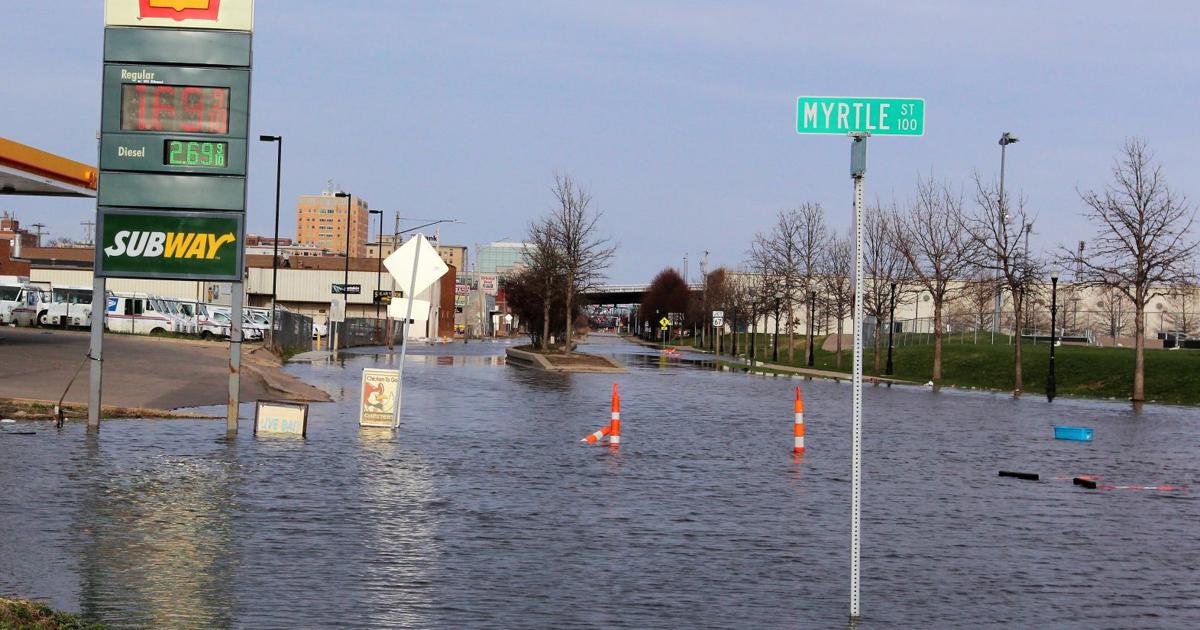Mississippi River flood forecast holds at 18 feet for QuadCities