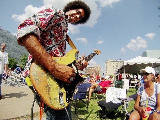 Blues Fest draws street crowd | Local News | qctimes.com