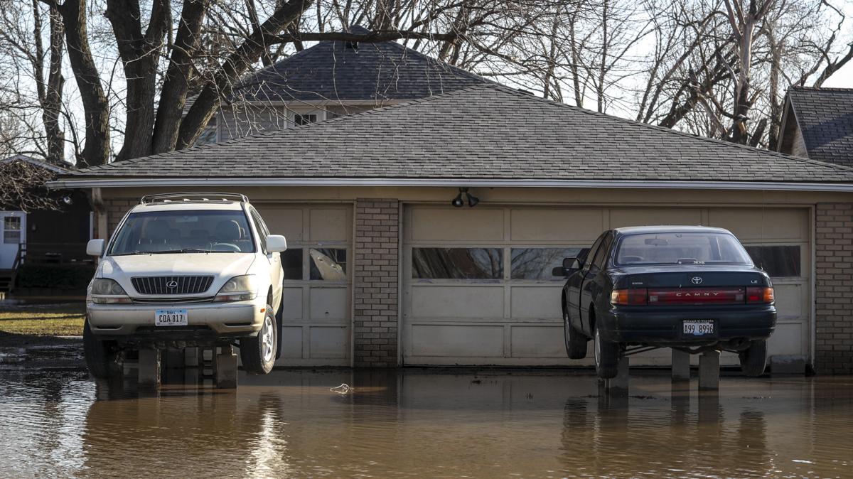 Photos Flood waters along North Shore Drive in Moline