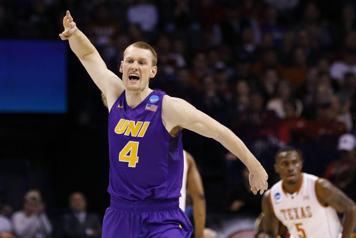 Jesperson hits half court buzzer beater to lift UNI over Texas UNI