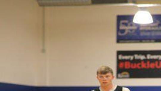 Oskaloosa S Foster Will Play For Cyclones Iowa Hawkeyes