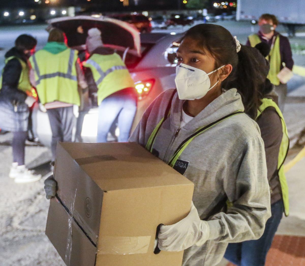 111820-qct-foodbank-01.JPG