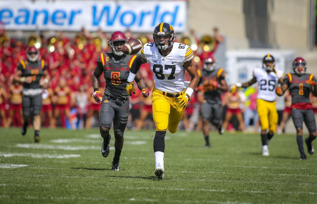 090917-HAWKEYE-FOOTBALL-066.jpg