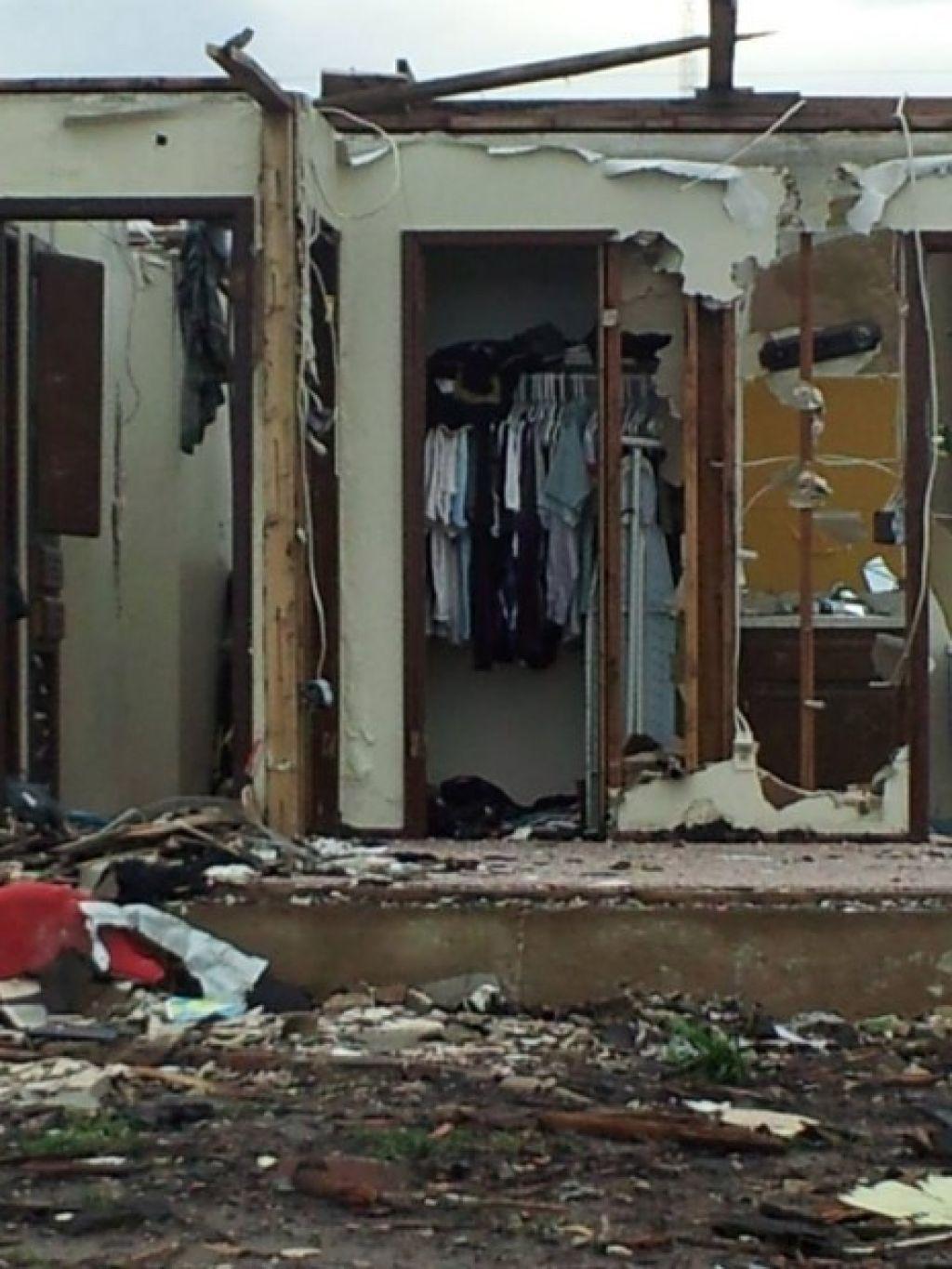 Lancers Offer Helping Hand To Tornado Victims High School Cross