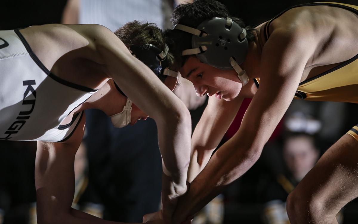 011117-BETTENDORF-WRESTLING-014