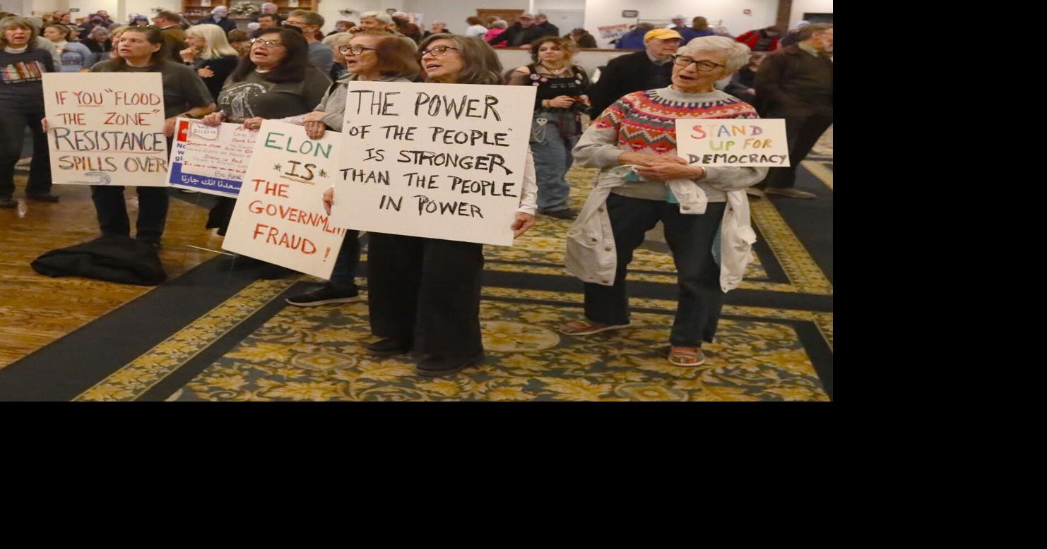200 people attend pro-democracy rally in Davenport on Thursday