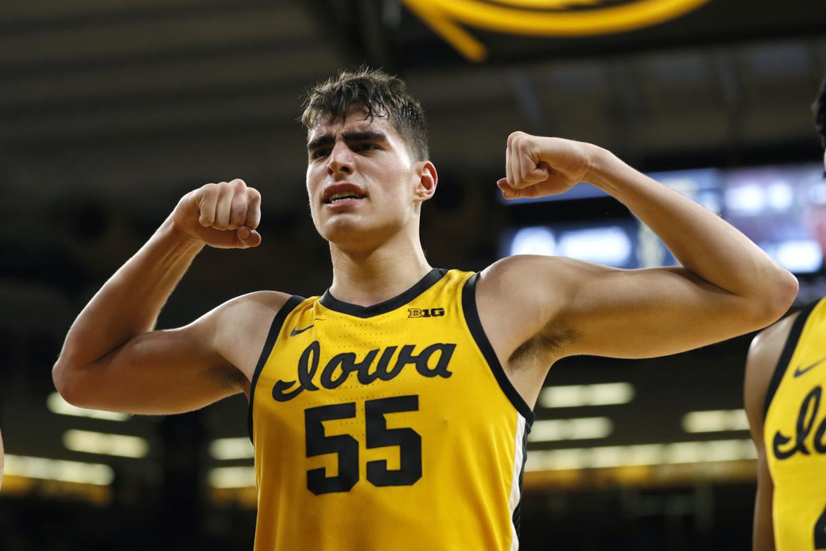 Garza Wins Kareem Abdul Jabbar Award Toppin Takes Wooden College Sports Qctimes Com