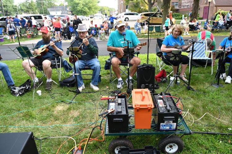 Bix bands Quad City Ukulele Club ready to jam on the QuadCity Times