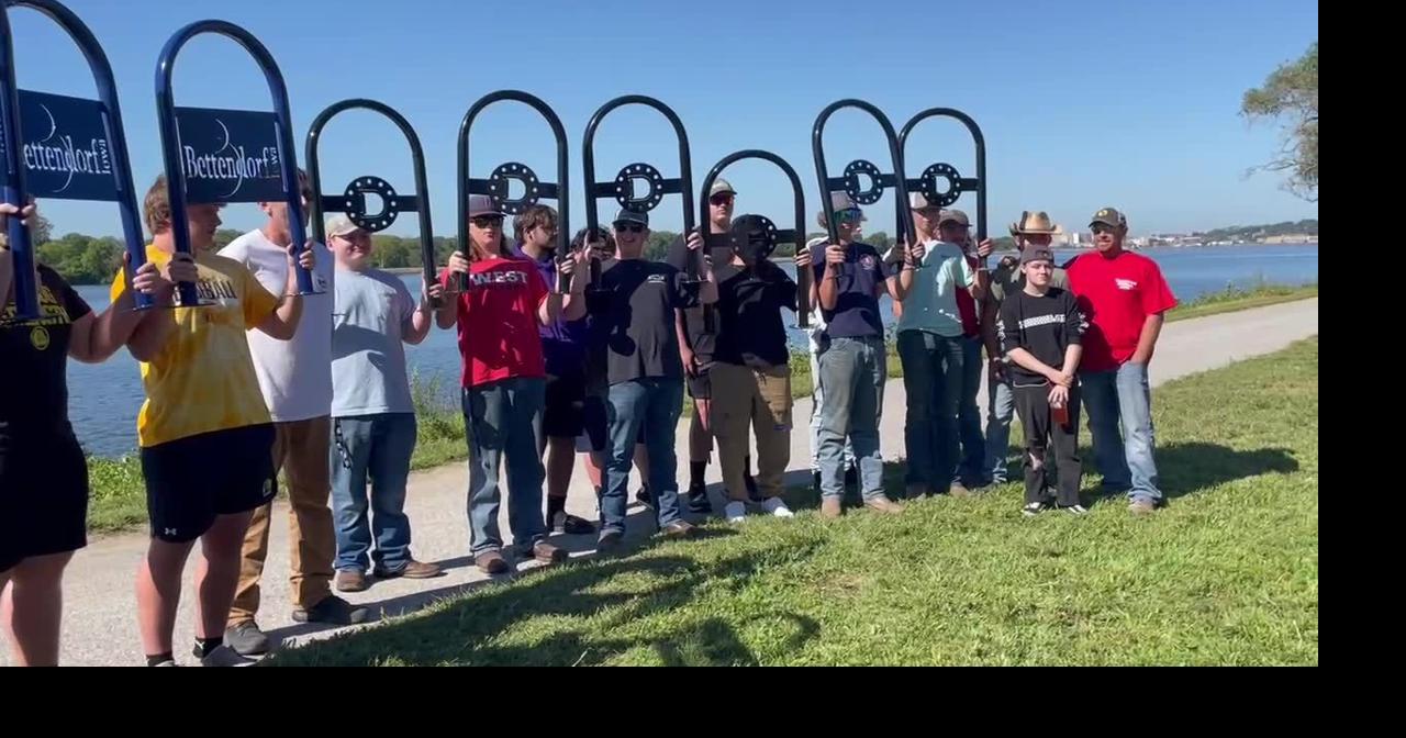 Davenport West and Bettendorf High Schools welding students reveal bike