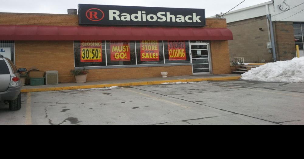 RadioShack to close three QC stores