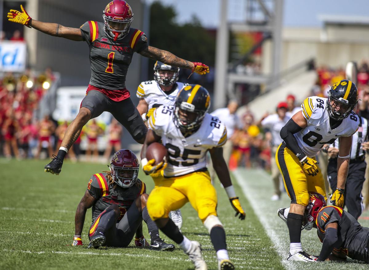 090917-HAWKEYE-FOOTBALL-013