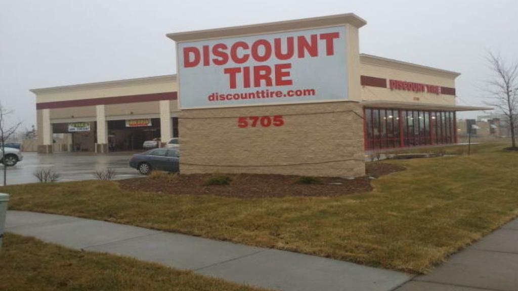 Discount Tire Opens Second Davenport Location Business Economy Qctimes Com