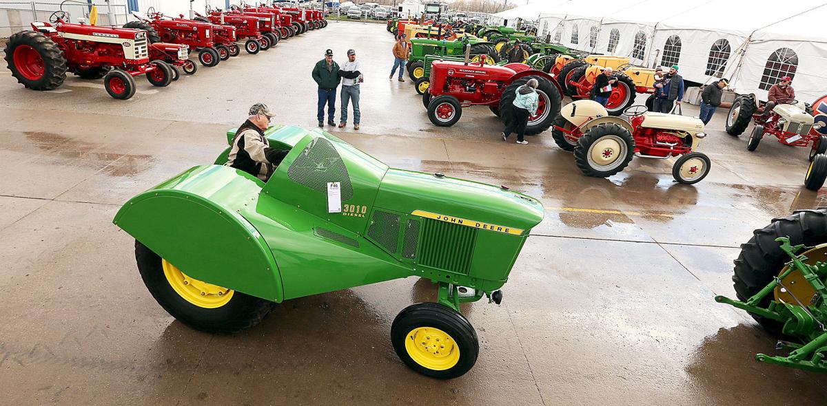 Photos Mecum Gone Farmin' Tractor Auction Business & Economy