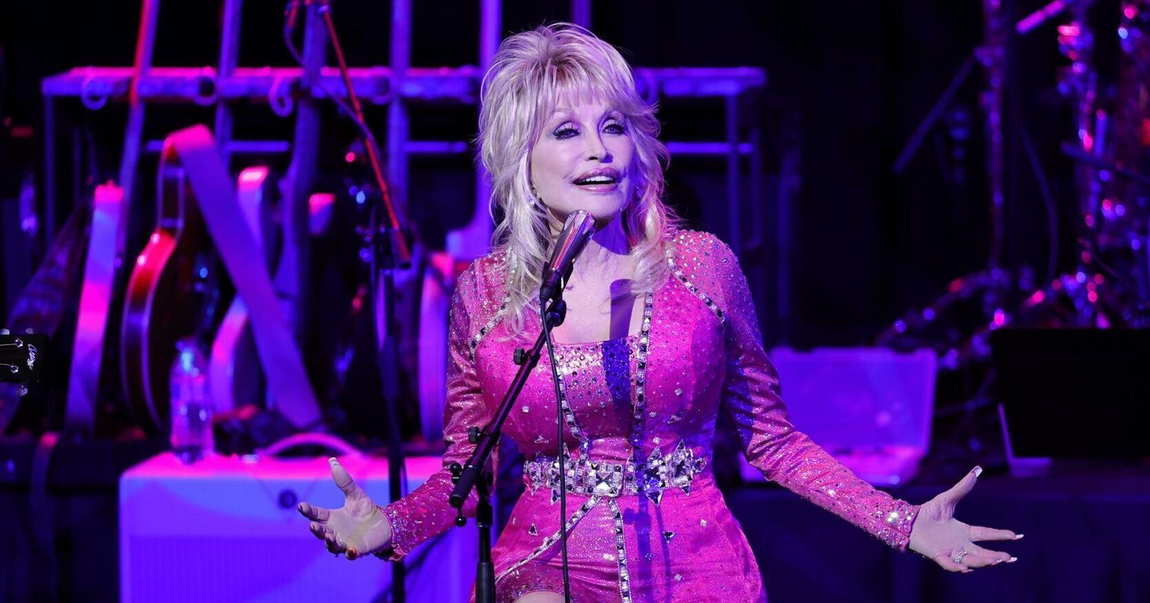 Timeless Tickets: Dolly Parton opens for Mac Davis in 1977 - Vimarsana News