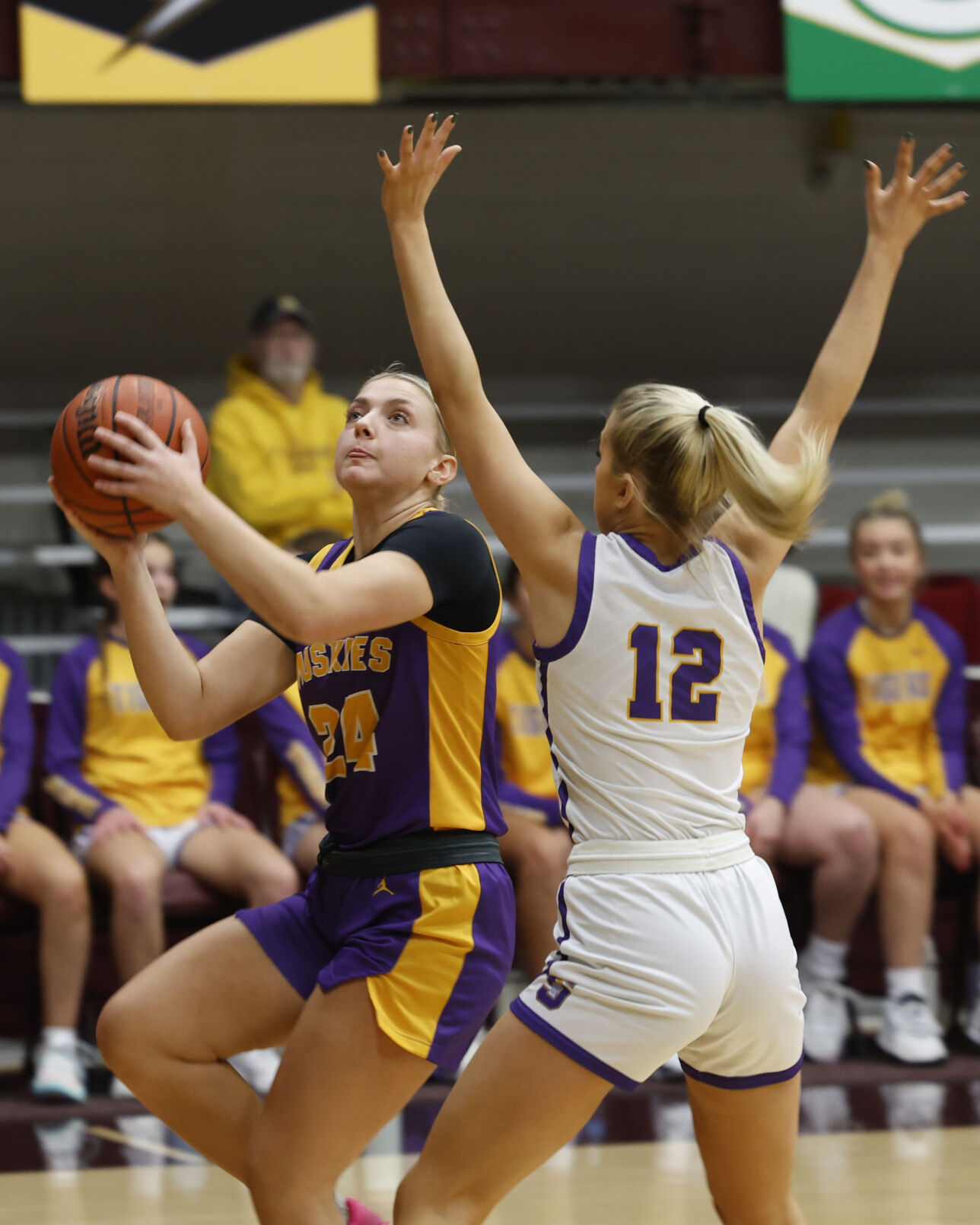Annie Zillig Dominates as Muscatine Muskies Defeat Sherrard Tigers 64-44
